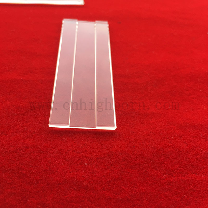 Microplaques de verre de quartz perforée de polissage transparent élevé personnalisé