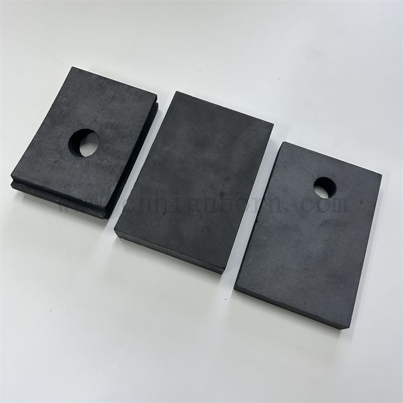 Carte de carbure de silicium noir isolant avec drap en céramique résistant aux trous