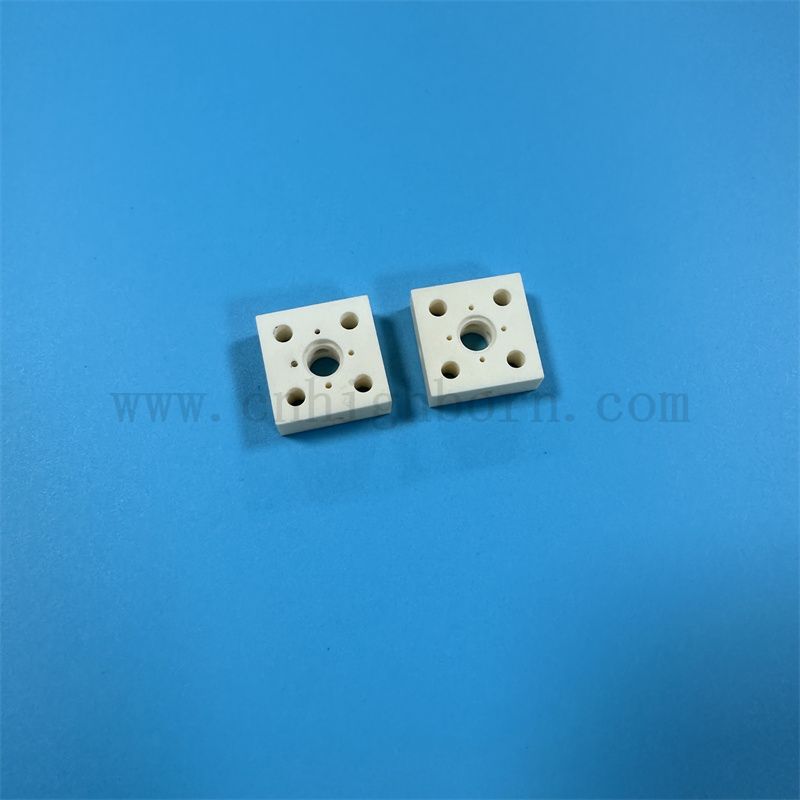 Isolant Alumine Bloc irrégulier Usure Résistante 99 MAISE BLANC AL2O3 PARTIE Céramique