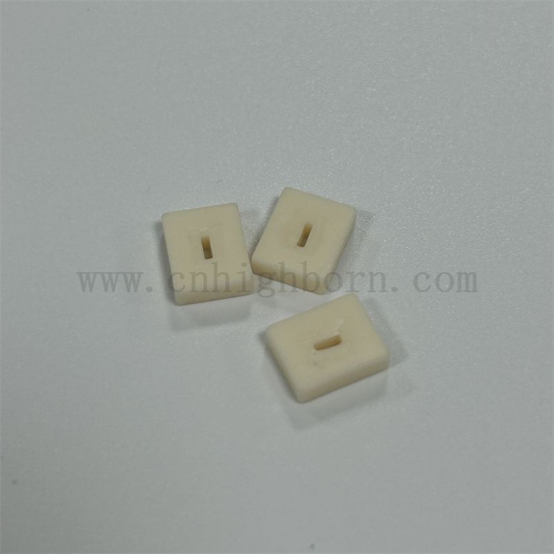 Alumine isolante Bloc irrégulier 99% AL2O3 Plaque en céramique