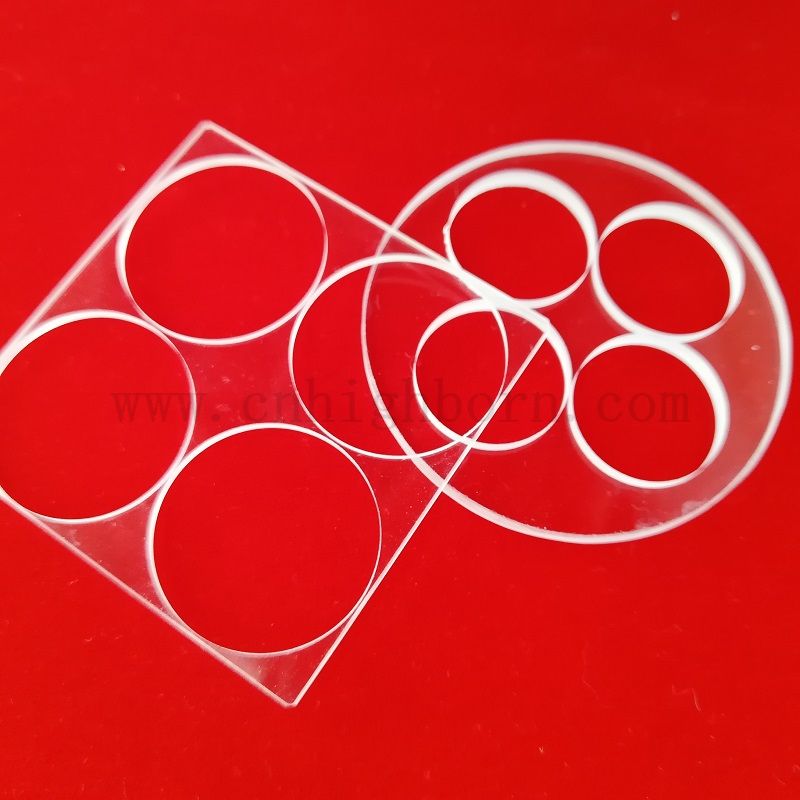 92% Plaque de silice fusionnée en verre transparent en verre UV avec trous de perceuse laser