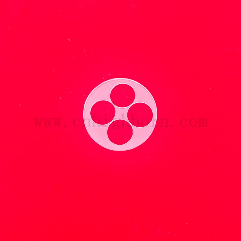 Fenêtre de disque en verre à quartz opaque sur mesure avec trous