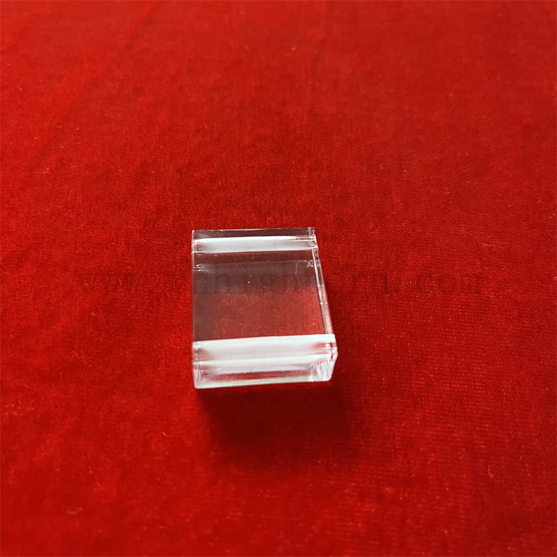 Tranche de verre à quartz fusionné carré à haute transmittance transparent avec forage laser