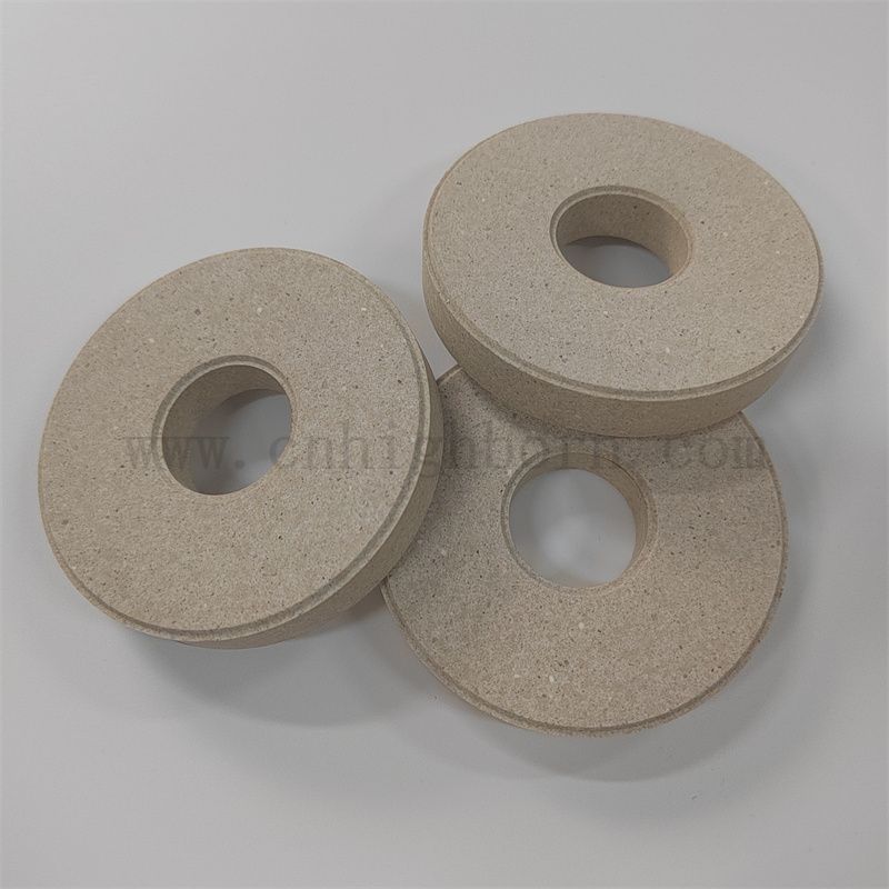 assiette en c&eacute;ramique cordi&eacute;rite