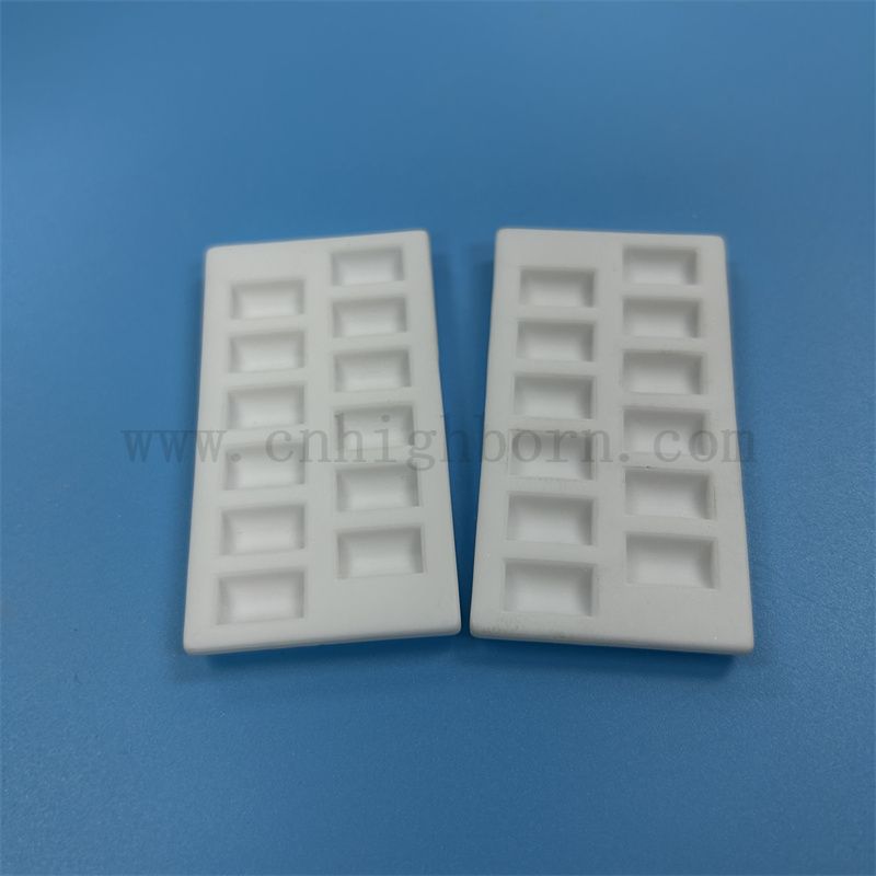 Creuset en céramique adapté aux besoins du client de cordiérite réfractaire de conseil en céramique de mullite de corindon