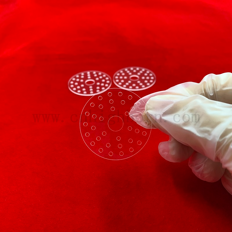 Plaque de quartz à quartz fusionné de polissage perforé personnalisé