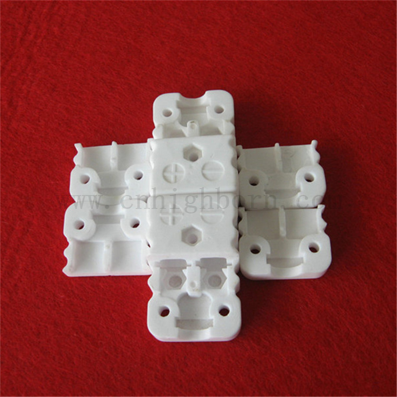 Isolation 95 Connecteur d'alumine Boîte en céramique irrégulière personnalisée AL2O3