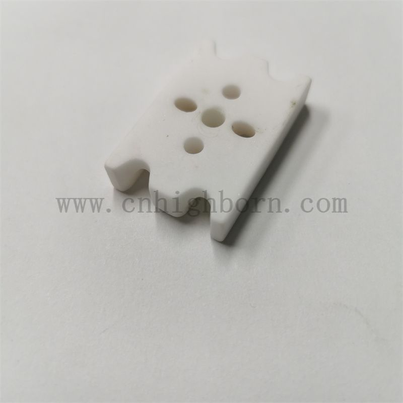 pi&egrave;ce en c&eacute;ramique d'alumine