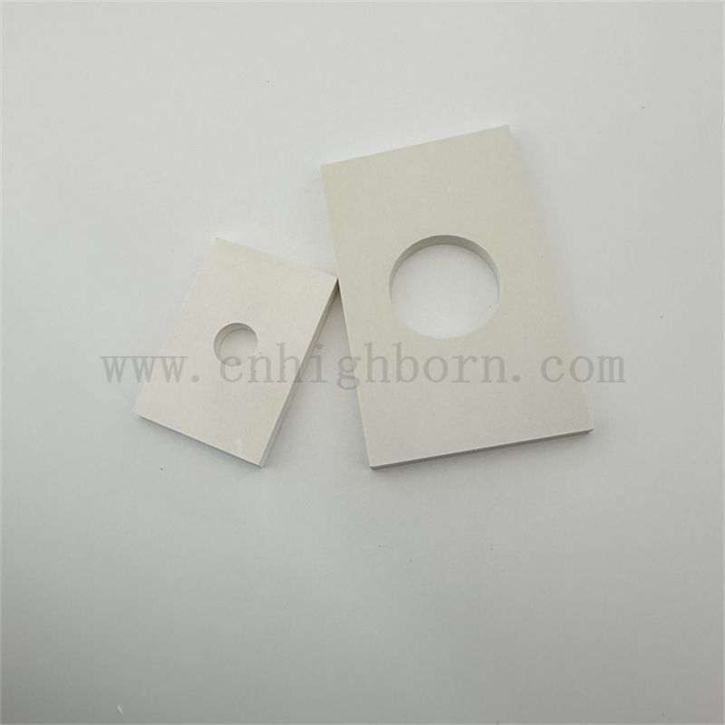 Plaque à 99% de nitrure de bore avec trou de la planche irrégulière en céramique BN personnalisée