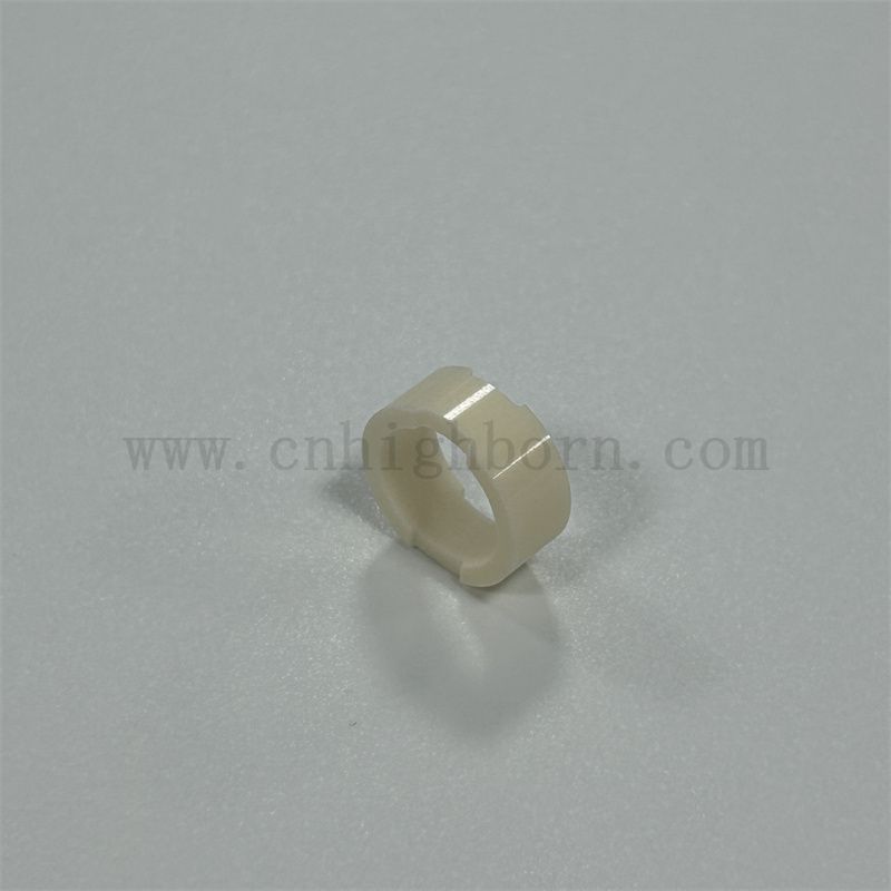Customated 99% Alumina Al2O3 en céramique Bush Alumine Usinée Anneau