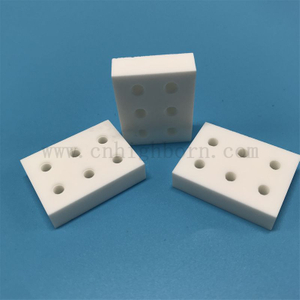 Panneau en céramique en verre machinable à basse densité pas de porosité macor plaque de trou avec trou