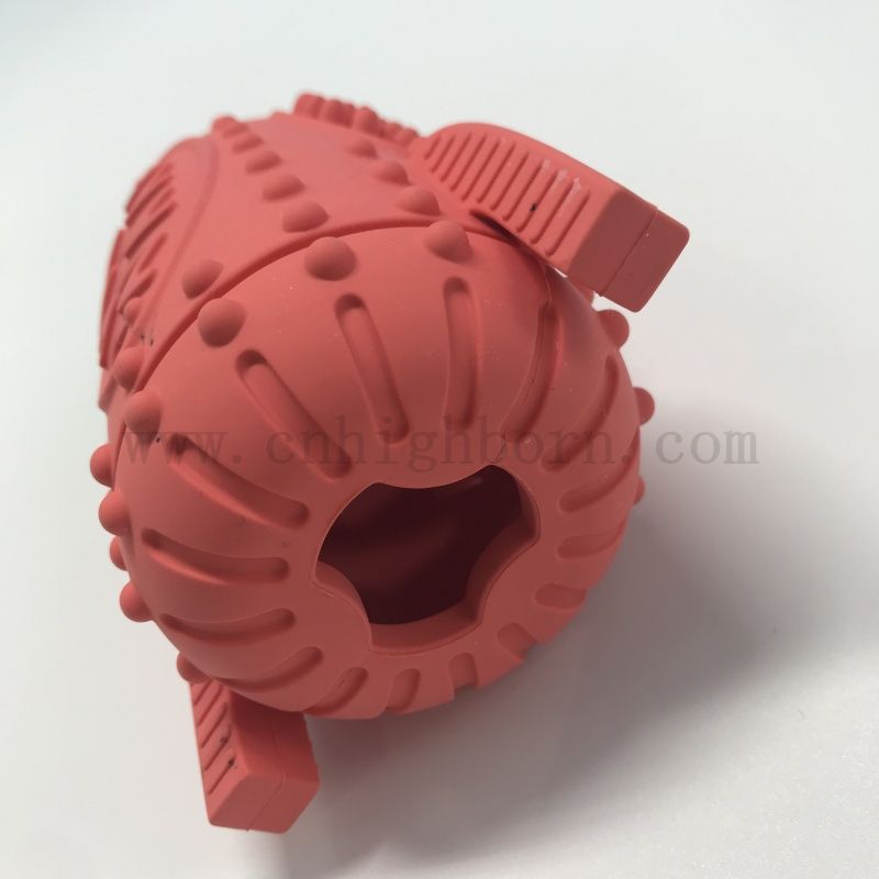 Chien interactif alimentant la mangeoire lente