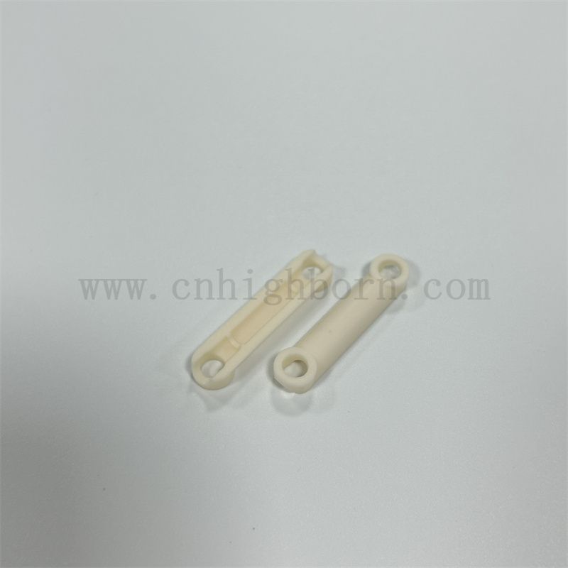 Usurez à 95% 99% Usinage AL2O3 Partie structurelle Composants en céramique d'alumine