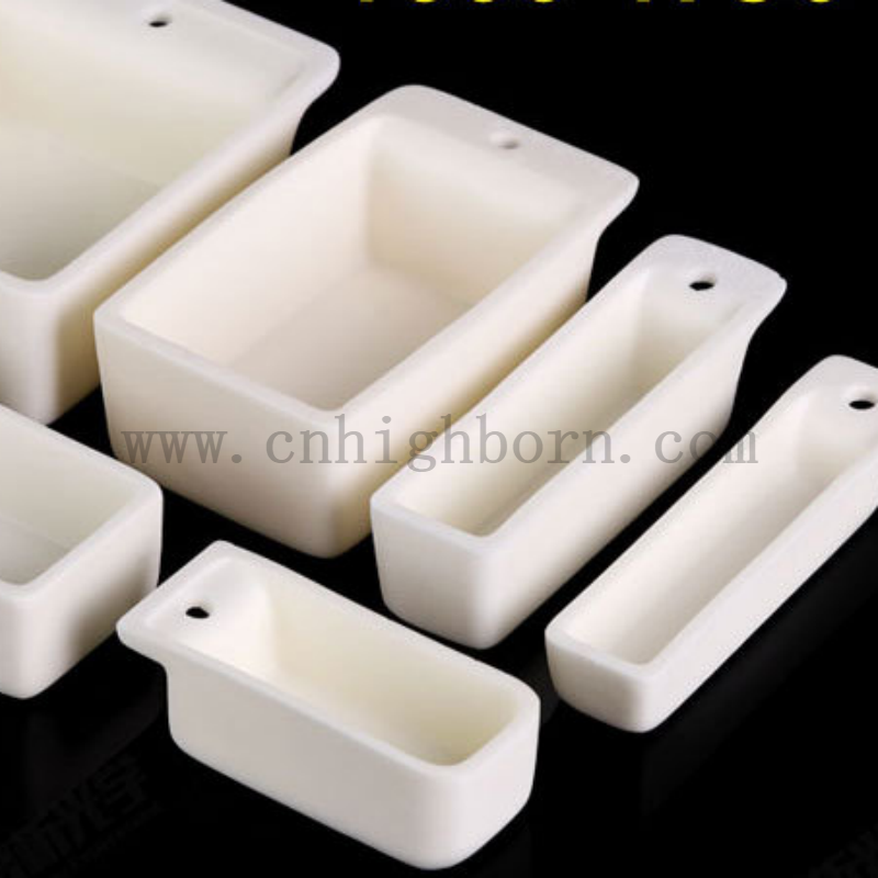 Boat en céramique Corundum rectangulaire AL2O3 avec un pot de creuse en alumine trou pour la recherche scientifique en laboratoire