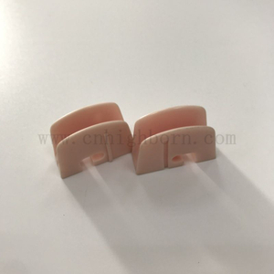 Alumine personnalisée Punching Part 99 AL2O3 Bloc en céramique textile