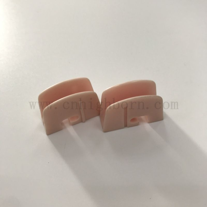 Alumine personnalisée Punching Part 99 AL2O3 Bloc en céramique textile