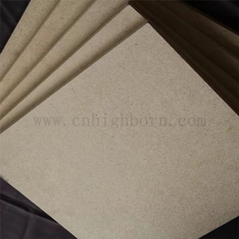 Faible conductivité thermique Corderite Mullite Plaque en céramique Longue durée de céramique réfractaire