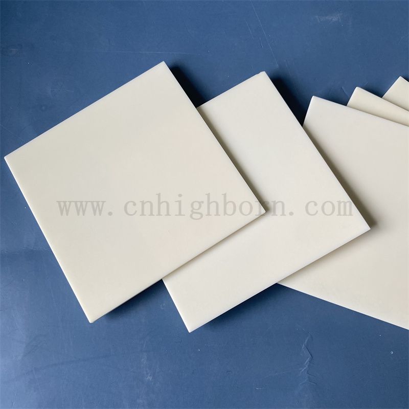 PORIGNÉ 99% AL2O3 Céramique Plaque d'isolation électrique Spaceuse en alumine