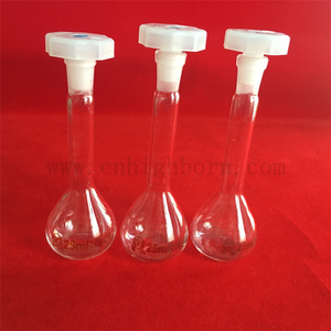 Bouteille de fiole jaugée en verre borosilicaté de laboratoire transparent avec dessus scellé