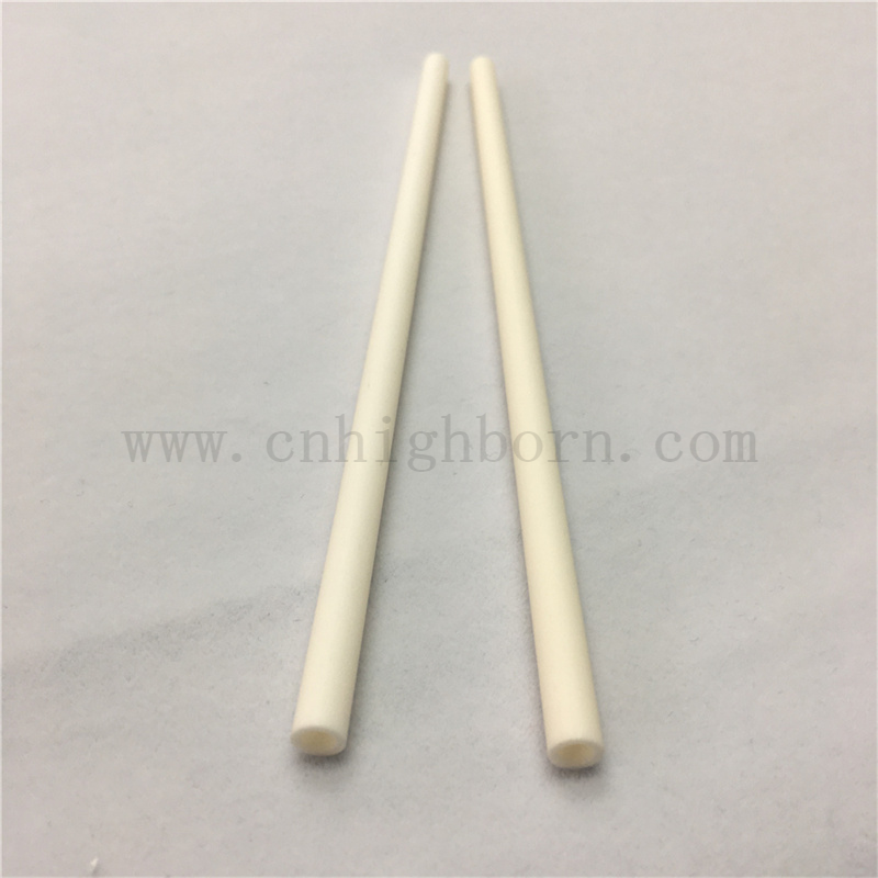 Isolation personnalisée Alumine Céramique Tube 99 AL2O3 Pipe perforée