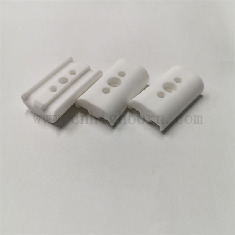 Pièces d'alumine de composant en céramique isolantes adaptées aux besoins du client de 95% Al2o3