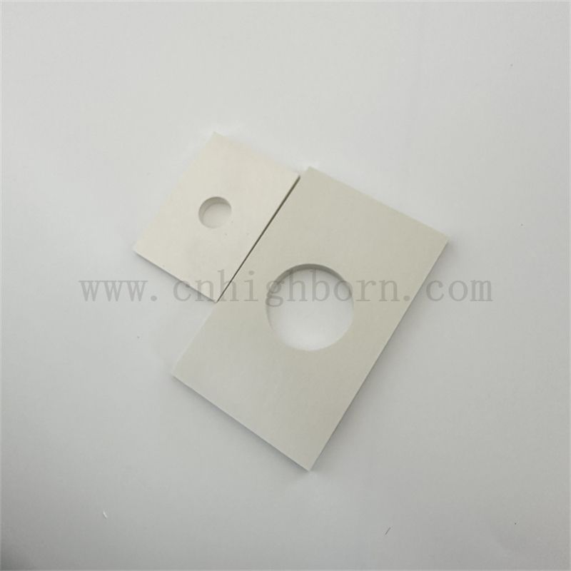 Plaque à 99% de nitrure de bore avec trou de la planche irrégulière en céramique BN personnalisée