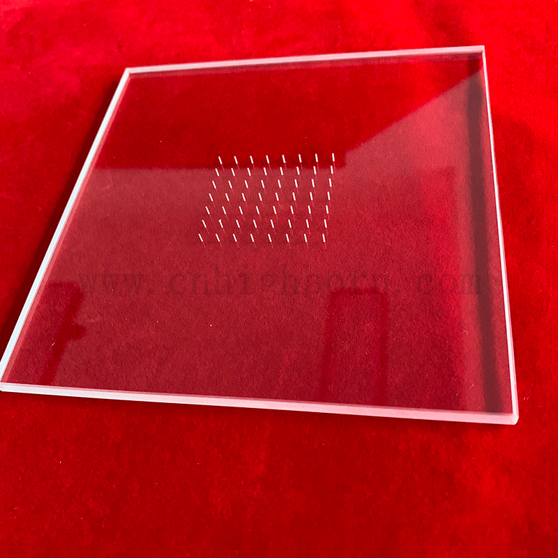 Couture laser Perfoge carrée en verre de quartz transparent perforé