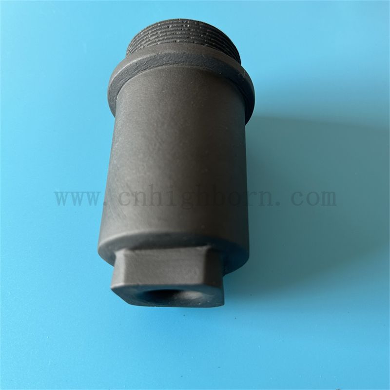 Le four utilise des buses de brûleur en céramique en carbure de silicium fritté réactif RSIC RSIC