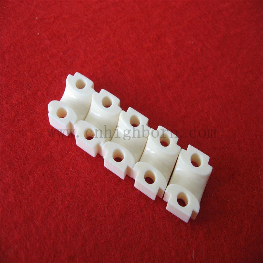 Pi&egrave;ce en c&eacute;ramique d'alumine