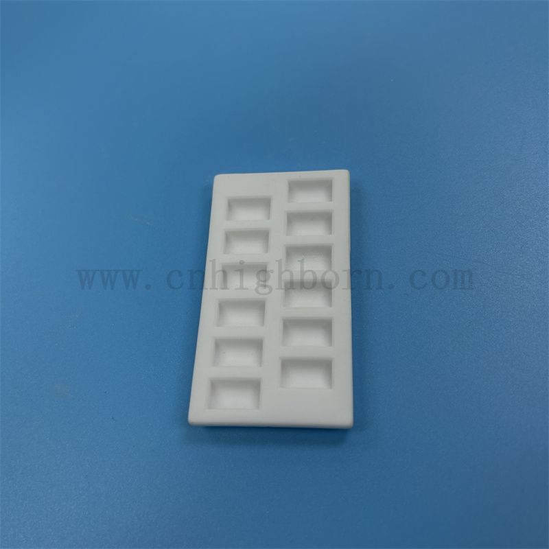 Creuset en céramique adapté aux besoins du client de cordiérite réfractaire de conseil en céramique de mullite de corindon