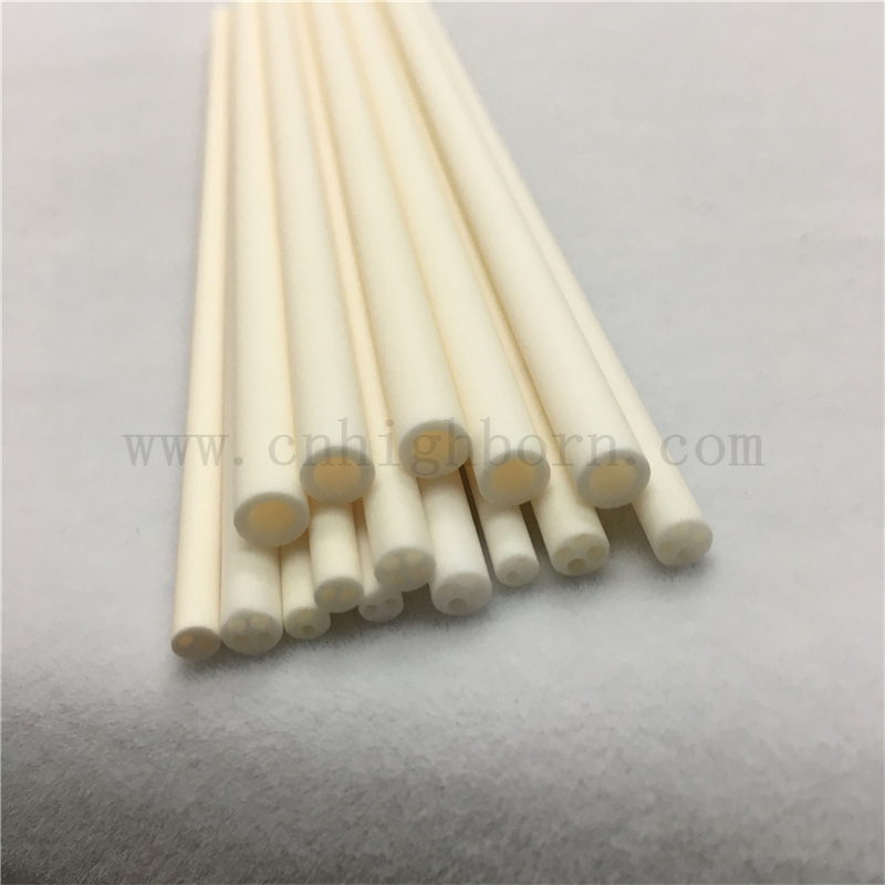 Isolation personnalisée Alumine Céramique Tube 99 AL2O3 Pipe perforée