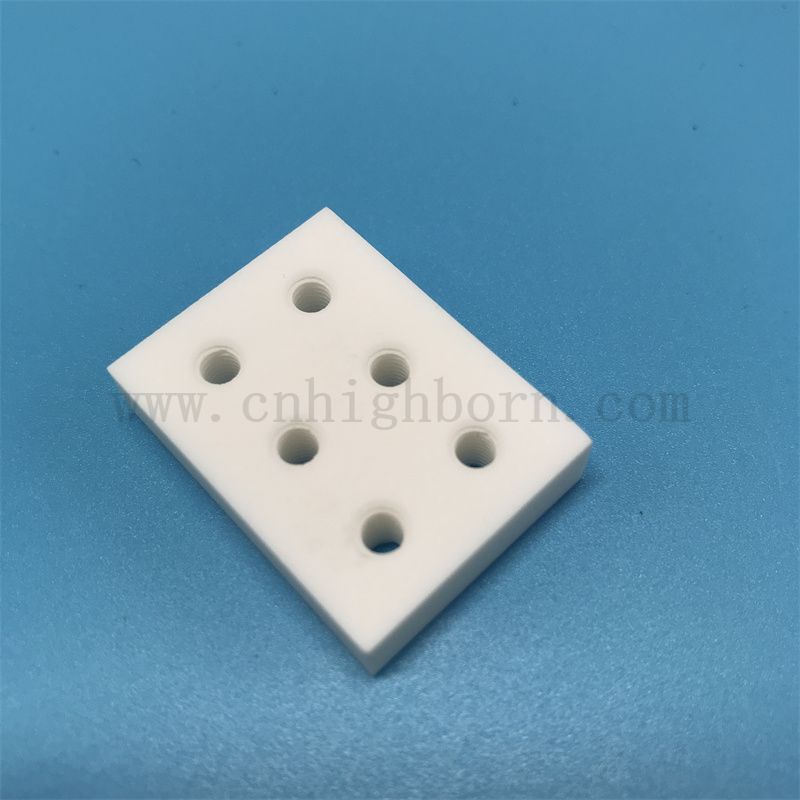 Panneau en céramique en verre machinable à basse densité pas de porosité macor plaque de trou avec trou