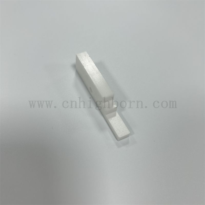 Machinage de précision à la corrosion personnalisée Résistante de zircone en céramique zro2 avec trou