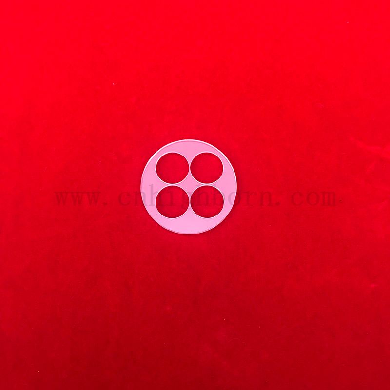 Fenêtre de disque en verre à quartz opaque sur mesure avec trous