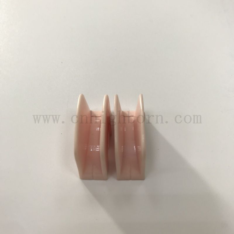 Alumine personnalisée Punching Part 99 AL2O3 Bloc en céramique textile