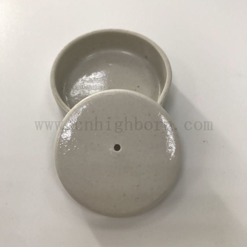 Couvercle de porcelaine de laboratoire pour fondre le creuset de la bonne performance de scellant couverture en céramique avec un trou
