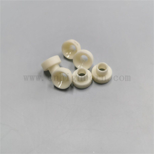 Usure à 99,5% Usinage AL2O3 Partie structurelle Alumina Céramic Eyelet