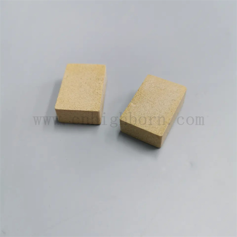 Bonne résistance à la résistance aux chocs thermiques Corderite Pilier Mullite en céramique Soutien du four en céramique