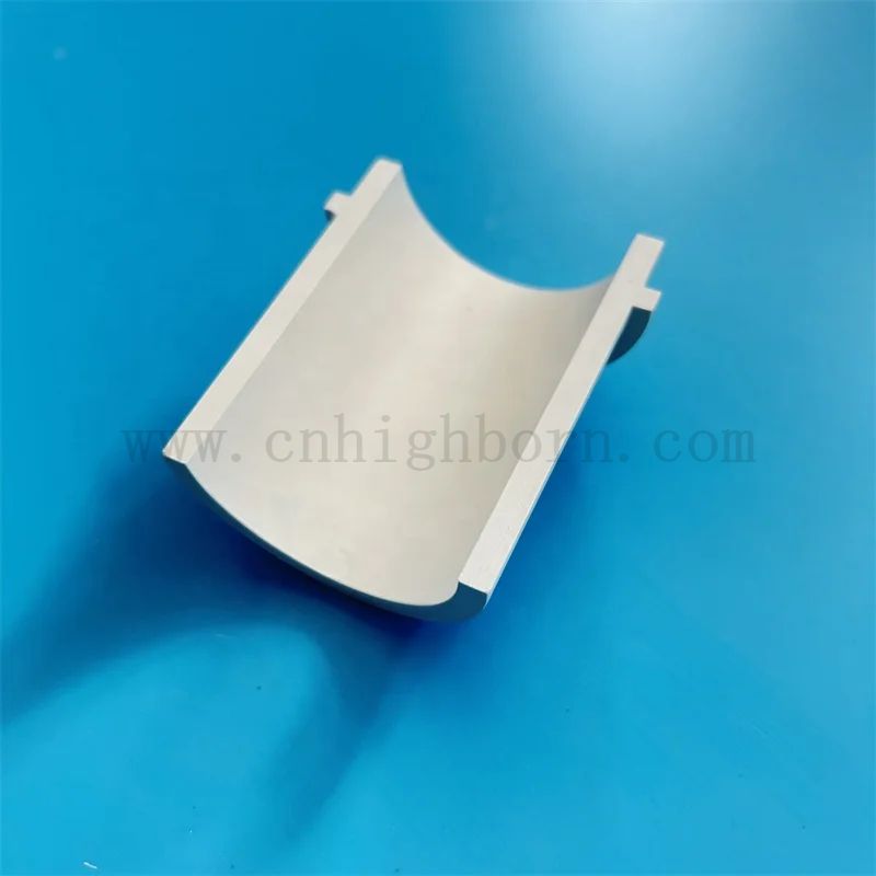 Isolant nitrure de bore partie irrégulière conductivité thermique élevée bn en céramique demi-tube / tuyau