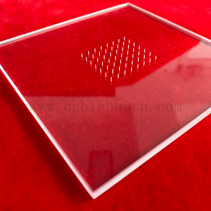 Couture laser Perfoge carrée en verre de quartz transparent perforé