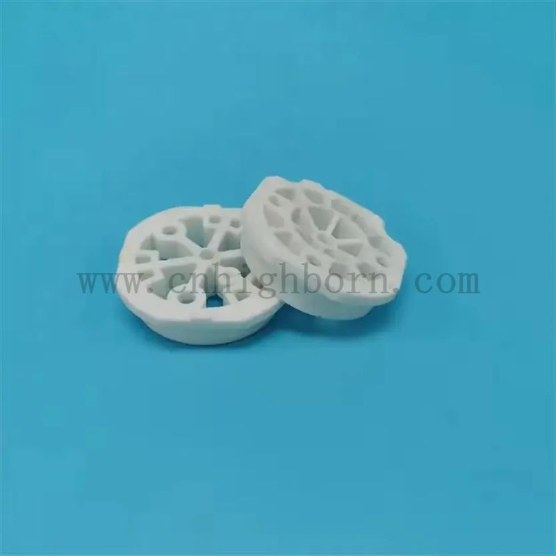 Assiette de st&eacute;atite avec des trous