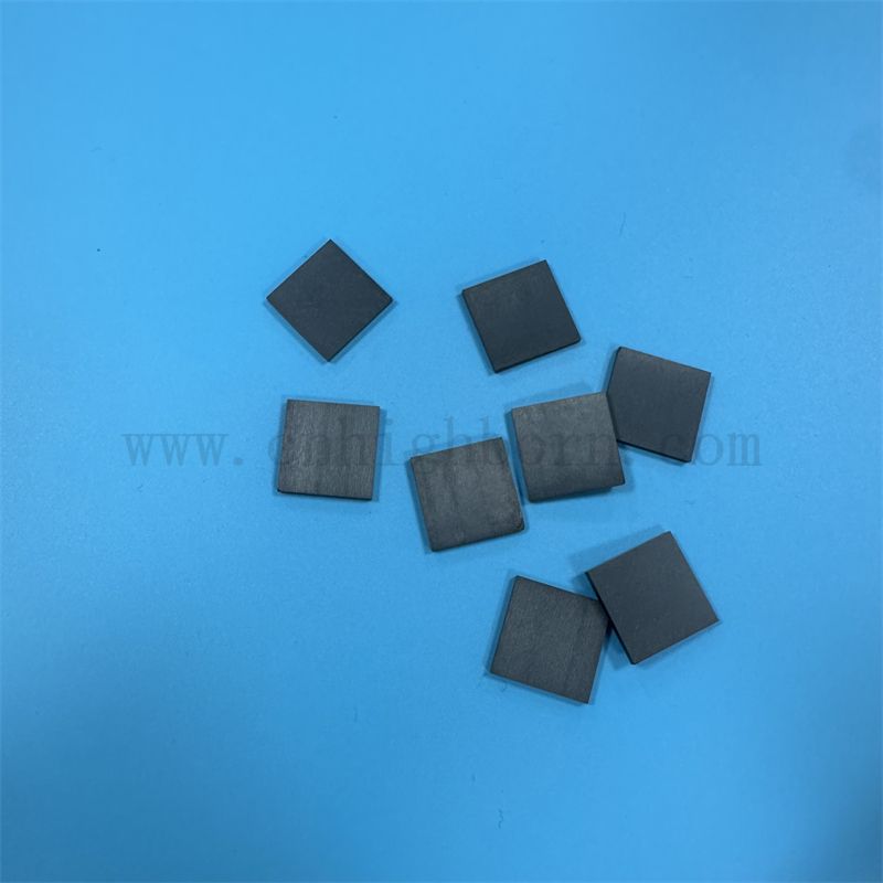 Zircone noire personnalisée Part de carte irrégulière Isolateur ZRO2 Plaque en céramique