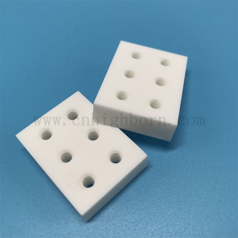 Panneau en céramique en verre machinable à basse densité pas de porosité macor plaque de trou avec trou