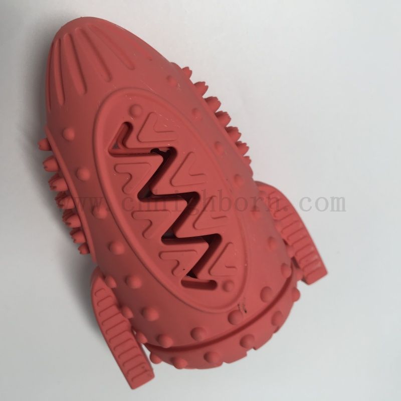 Chien interactif alimentant la mangeoire lente