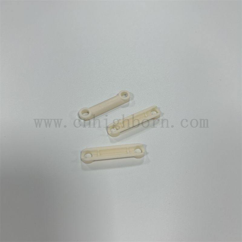 Usurez à 95% 99% Usinage AL2O3 Partie structurelle Composants en céramique d'alumine