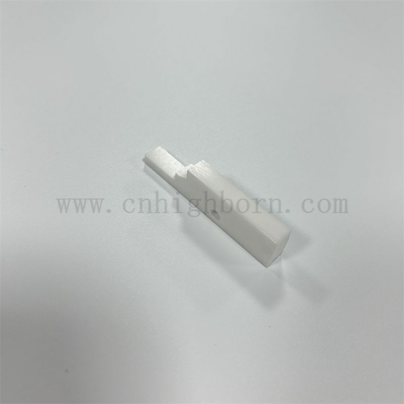 Machinage de précision à la corrosion personnalisée Résistante de zircone en céramique zro2 avec trou