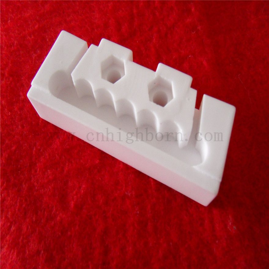 Pièce en céramique d'isolation électrique Alumine à 95% personnalisée AL2O3