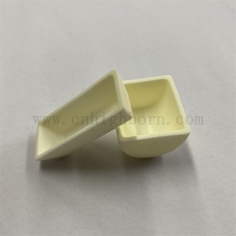 Résistant à haute température AL2O3 Céramique Round Bottom Crucible Crucible Alumina Porcelain Combustion Boat