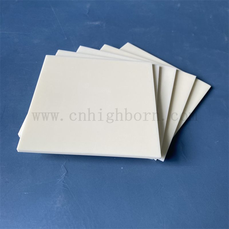 PORIGNÉ 99% AL2O3 Céramique Plaque d'isolation électrique Spaceuse en alumine