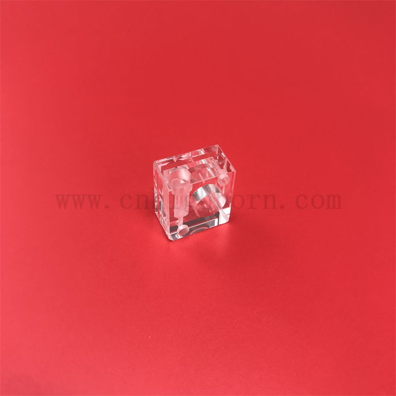 Analyse chimique 10 mm chemin lumineux 190-2500 nm de longueur d'onde gamme mirco quartz en verre cuvette